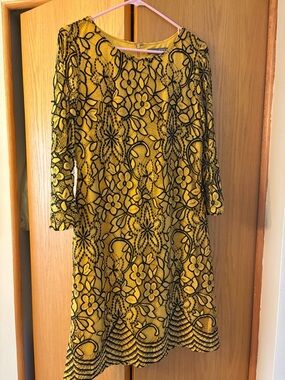 Sharagano Yellow Dress w/Black Floral Lace Overlay, 3/4 sleeves, Cocktail dress